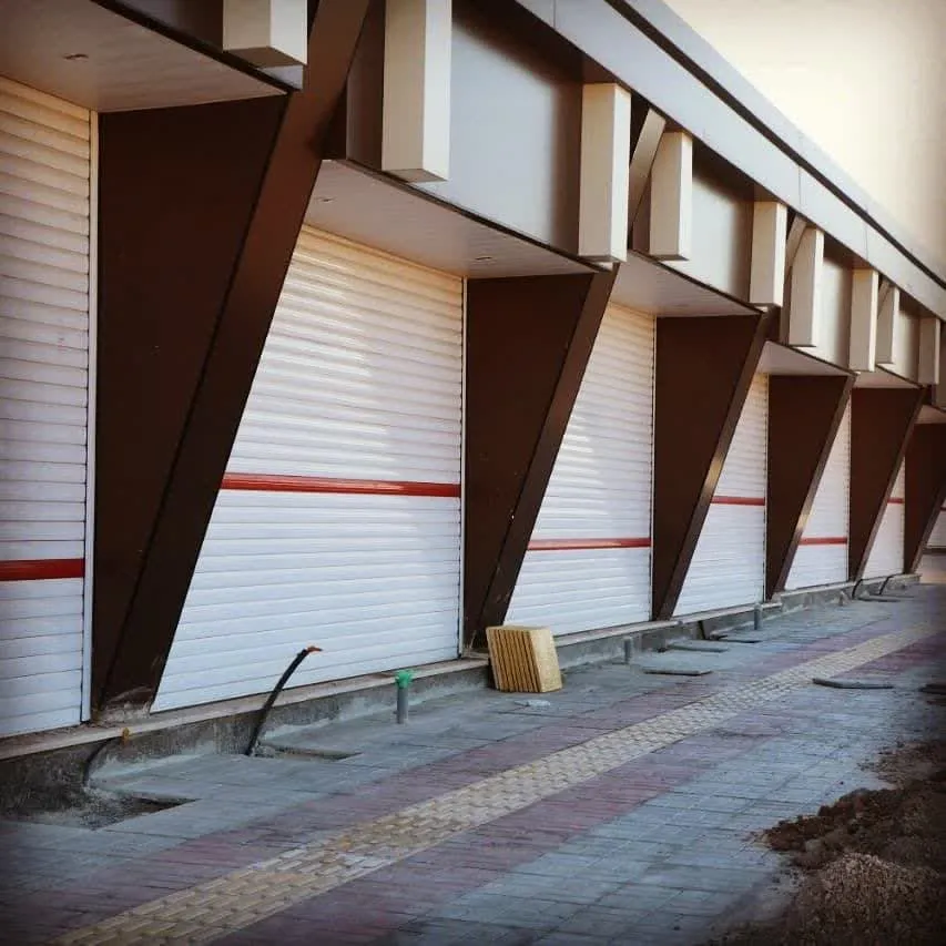 دربهای اتوماتیک فولادی؛مزایای درب اتومات 1 فرآیند تولید کرکره برقی با استفاده از تیغههای فولادی با کیفیت بالا